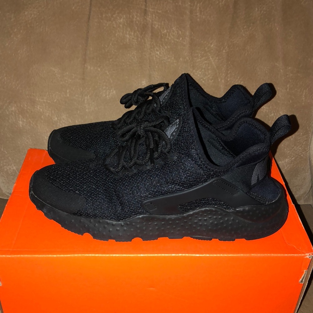 Nike Air Huarache Women’s 10 black LIKE NEW